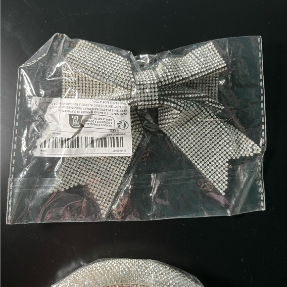 New Rhinestone set with cosmetic brush, headband and barrette. - Picture 2 of 4
